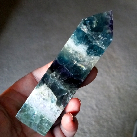 Beautiful Feather Fluorite with Druzy and Rainbows Crystal Tower. - Picture 8 of 13